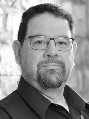 Colin Dahms headshot
